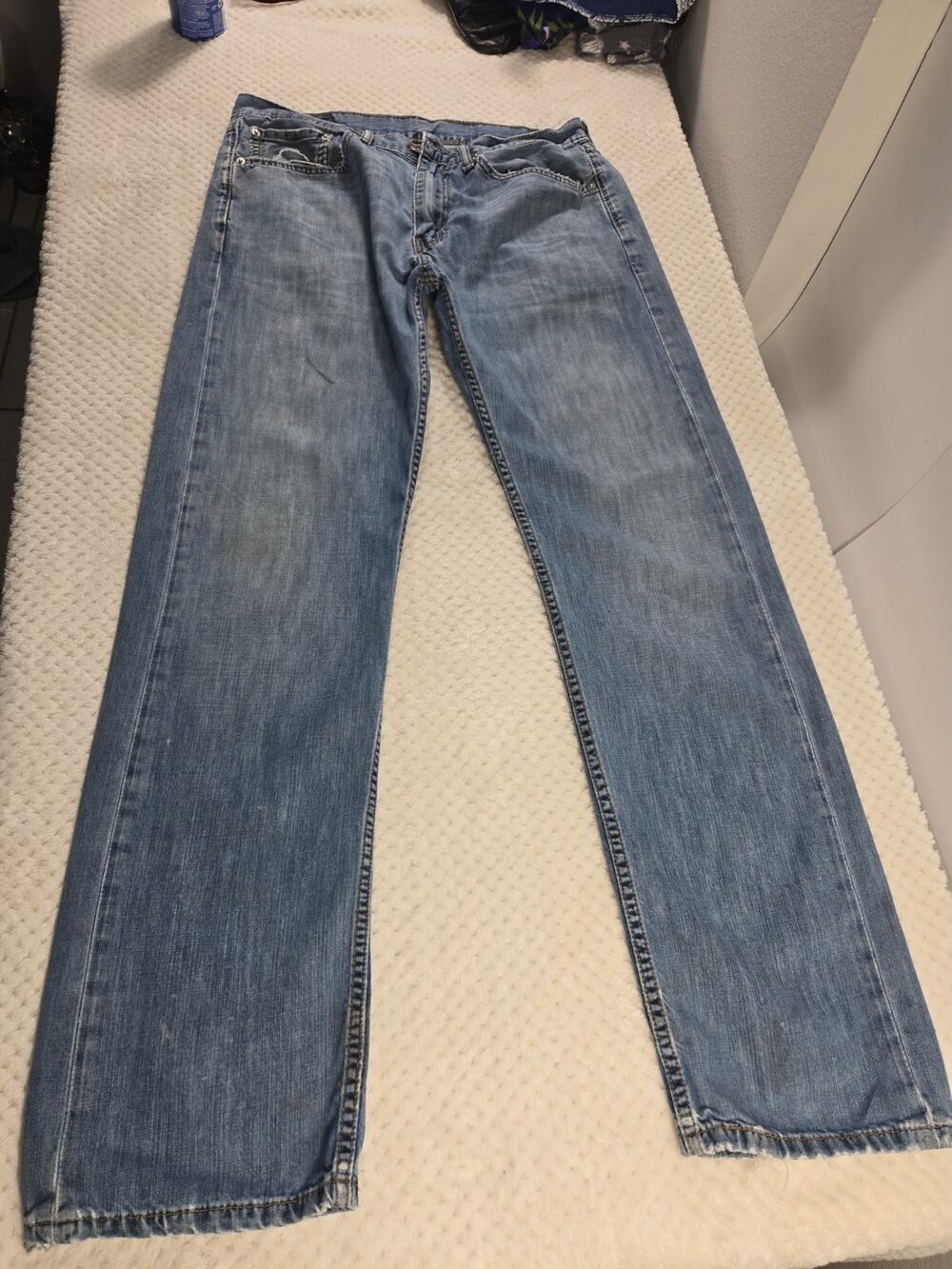 Levi's 505 Jeans Men's 34x34 Light Wash Straight Leg Distressed Denim #102